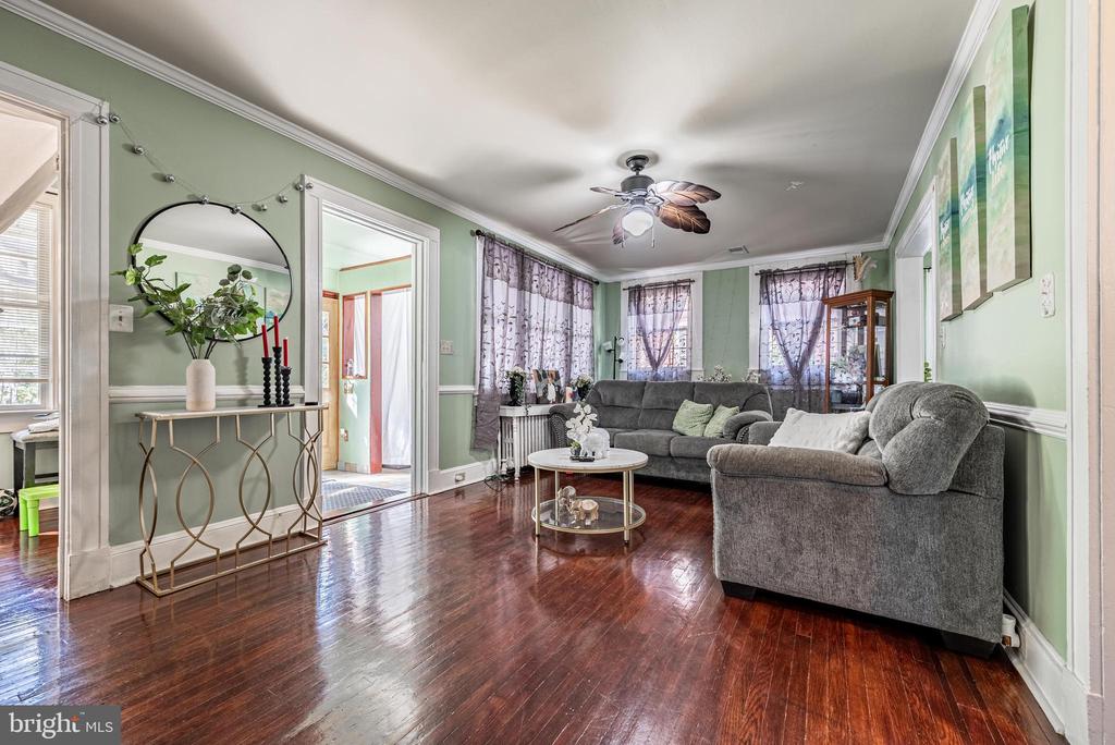 2404 POPLAR DRIVE