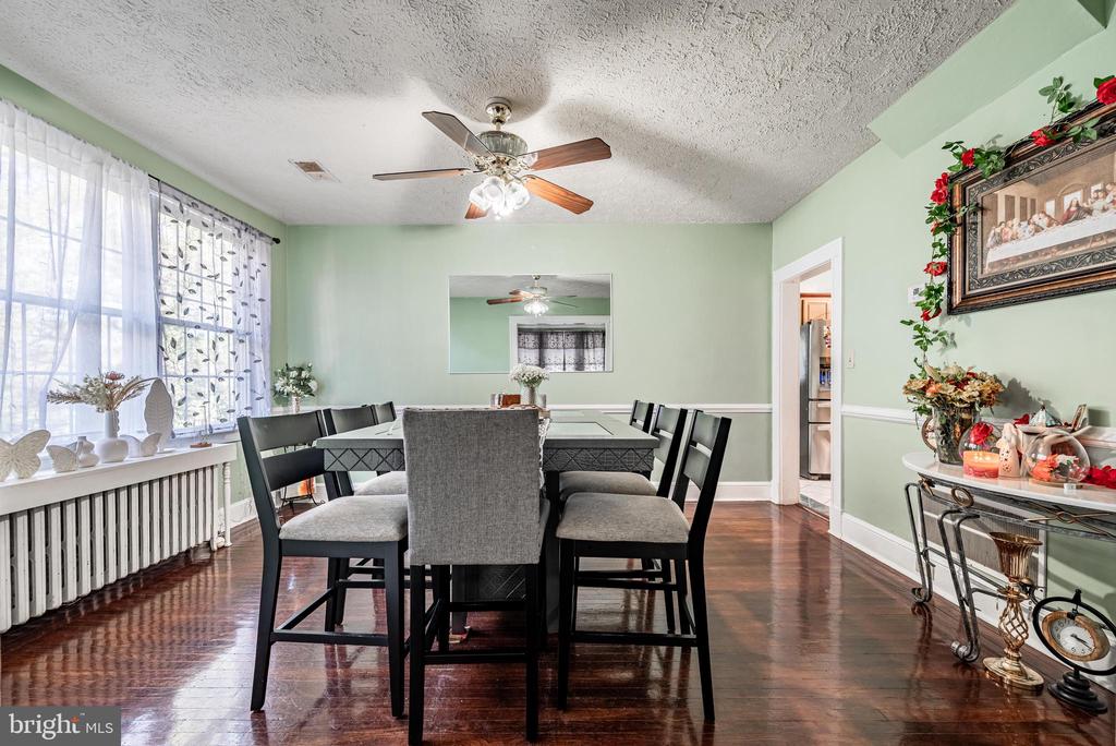 2404 POPLAR DRIVE