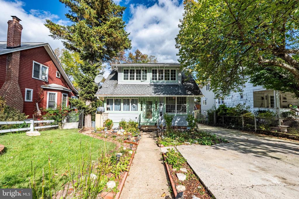 2404 POPLAR DRIVE