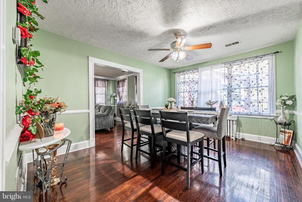 2404 POPLAR DRIVE