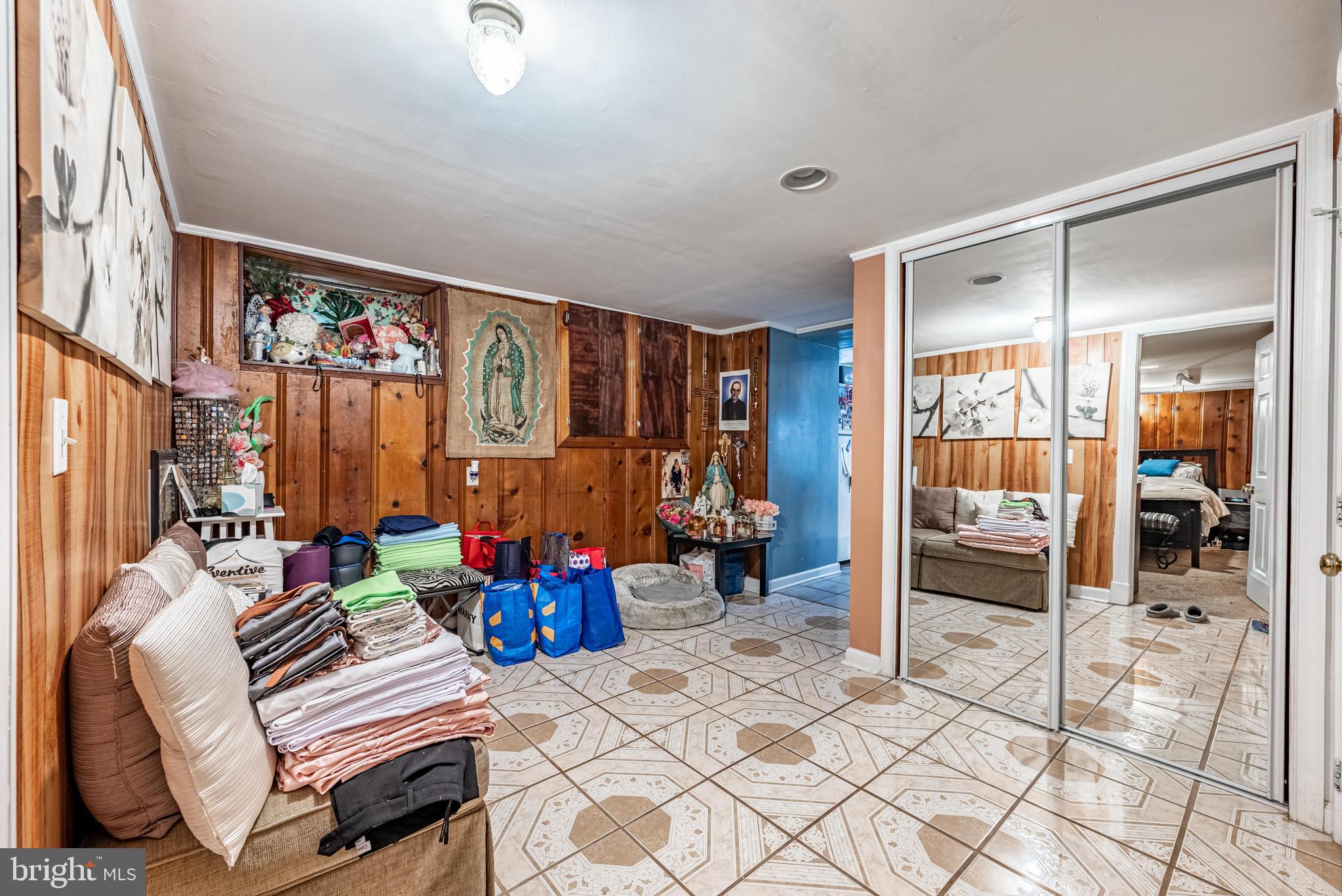 2404 POPLAR DRIVE