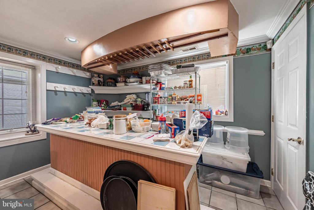 2404 POPLAR DRIVE