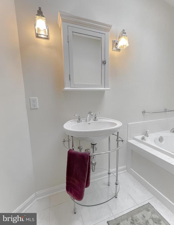 4485 SOLOMONS ISLAND ROAD