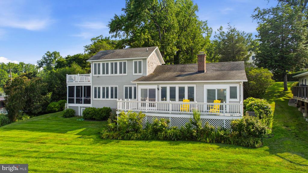 5424 BEACH DRIVE