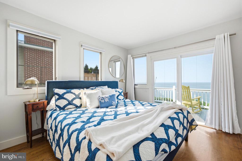 5424 BEACH DRIVE