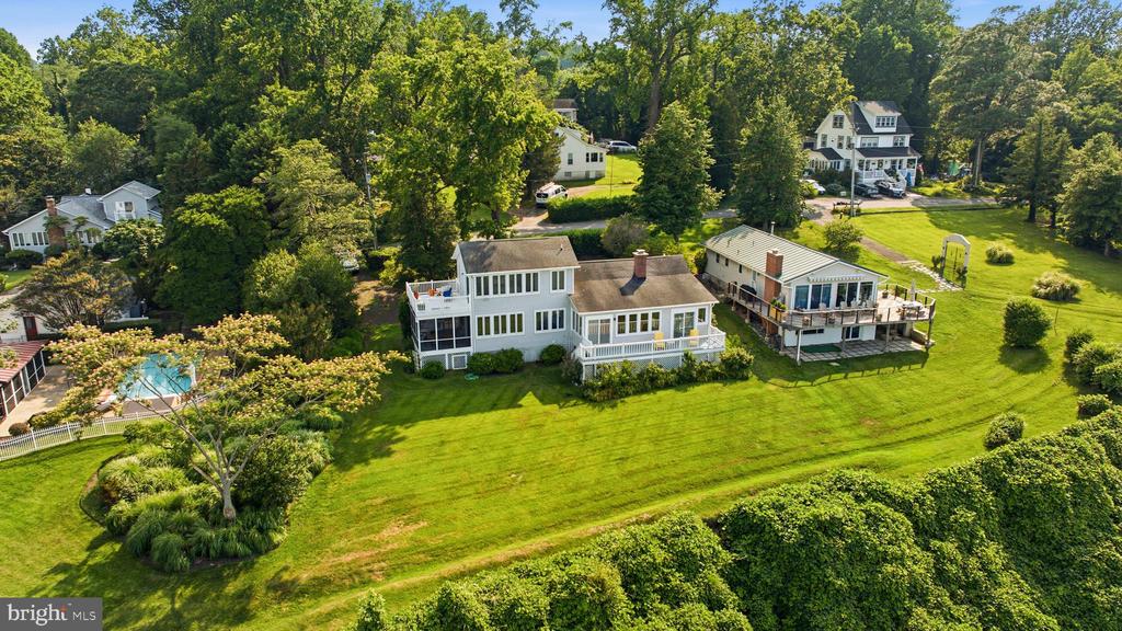 5424 BEACH DRIVE