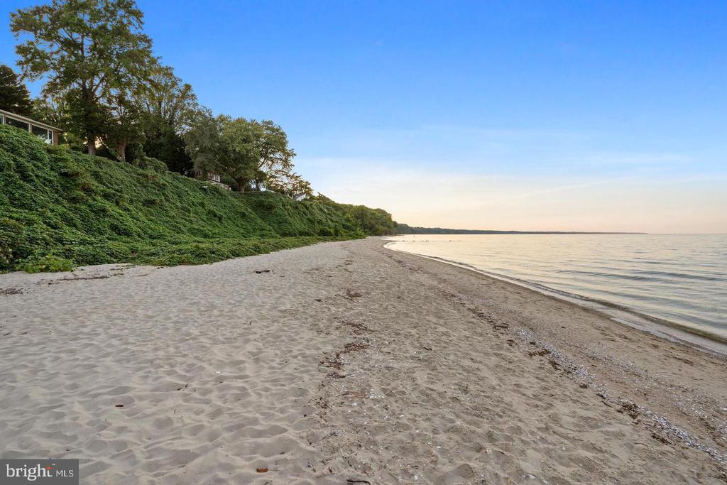5424 BEACH DRIVE
