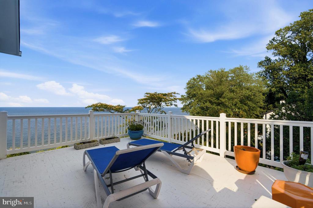 5424 BEACH DRIVE