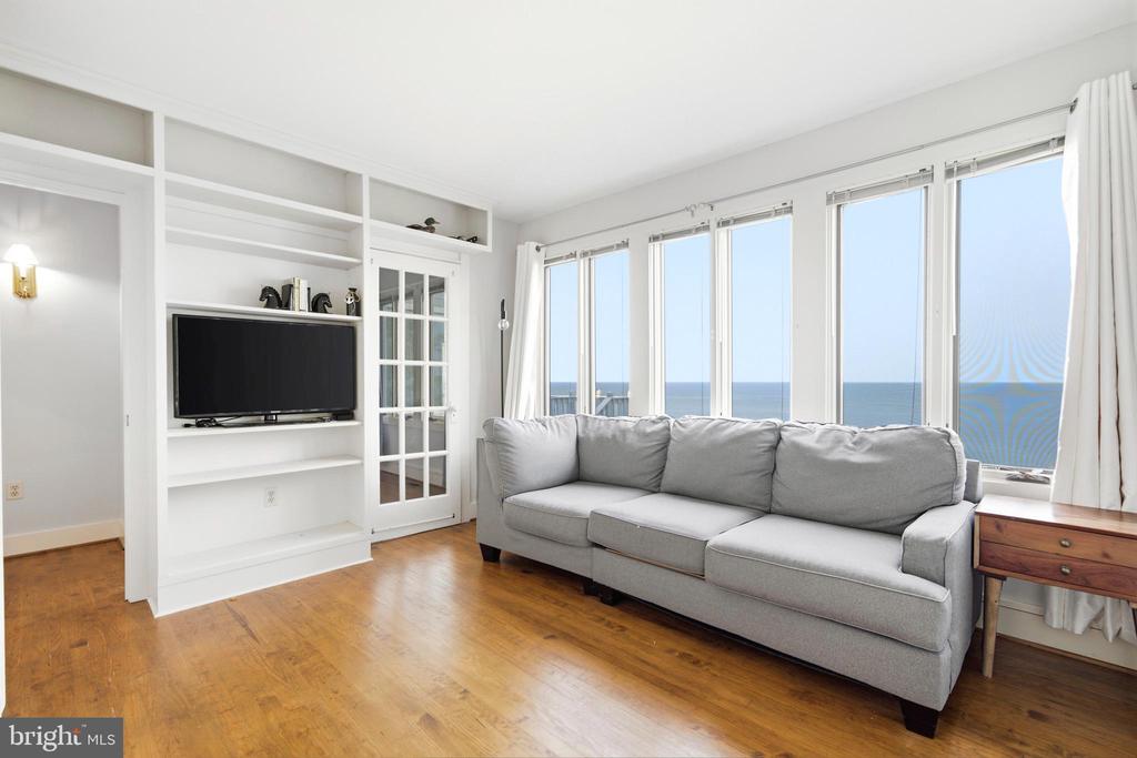 5424 BEACH DRIVE
