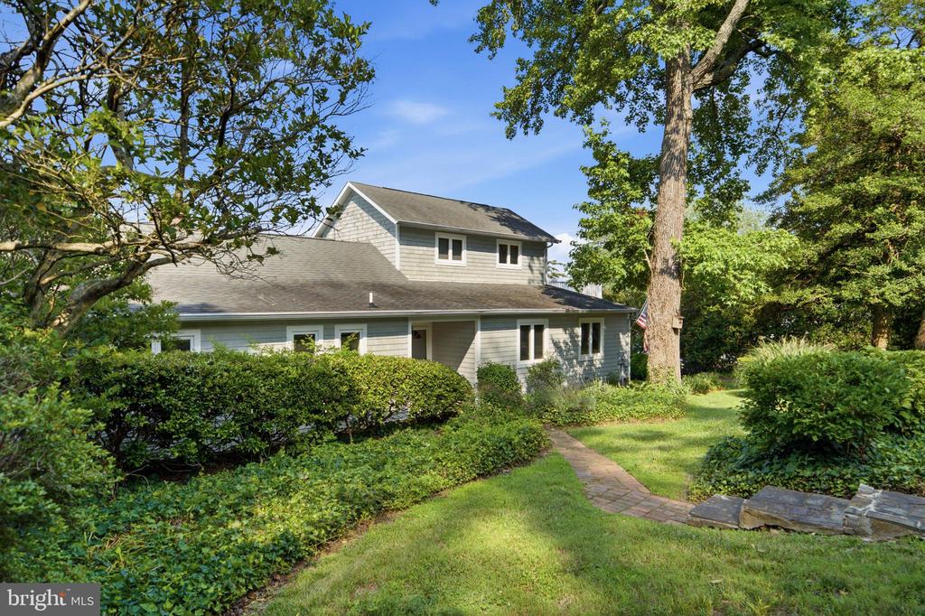 5424 BEACH DRIVE