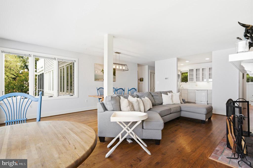 5424 BEACH DRIVE