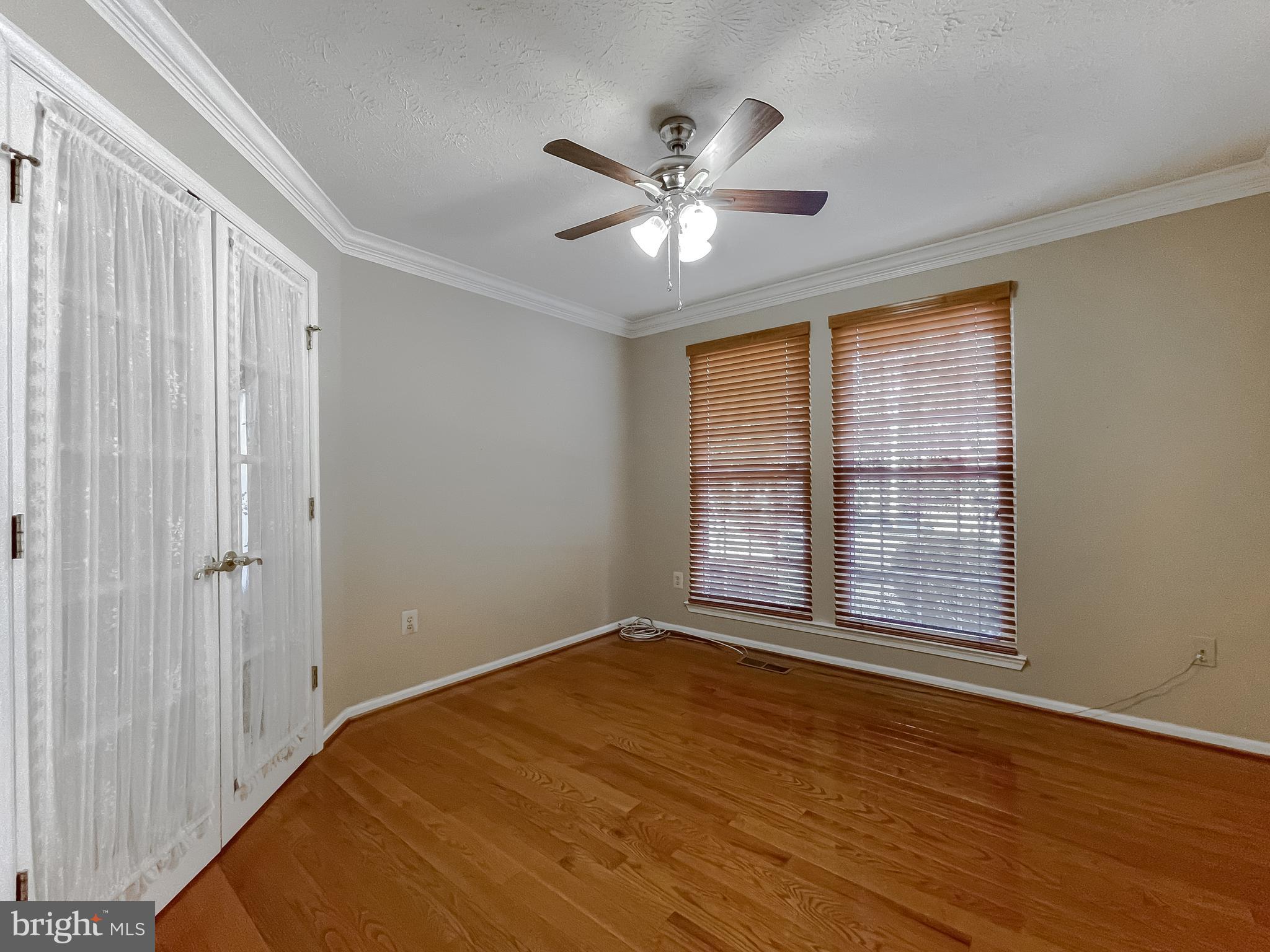 2464 KENBROOK COURT