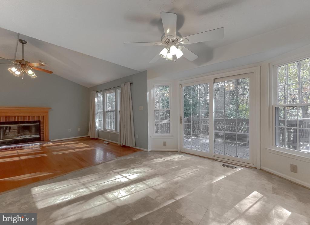 2464 KENBROOK COURT