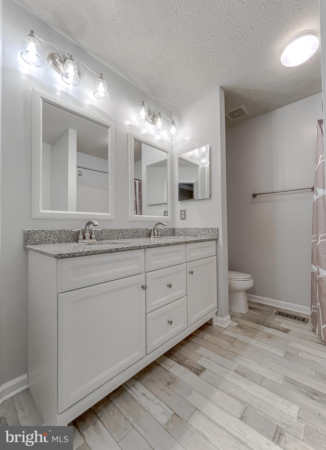 2464 KENBROOK COURT