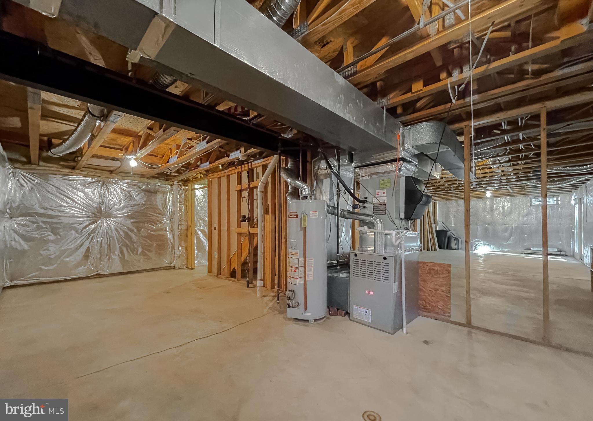 2464 KENBROOK COURT