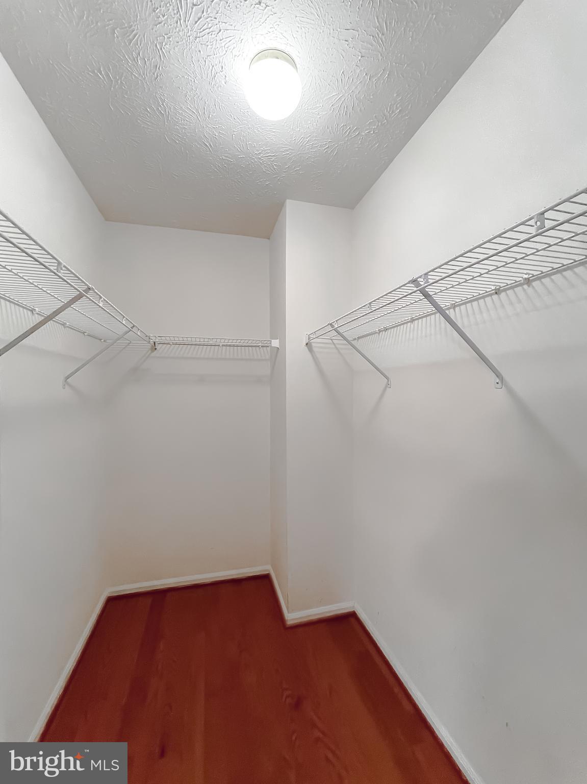 2464 KENBROOK COURT