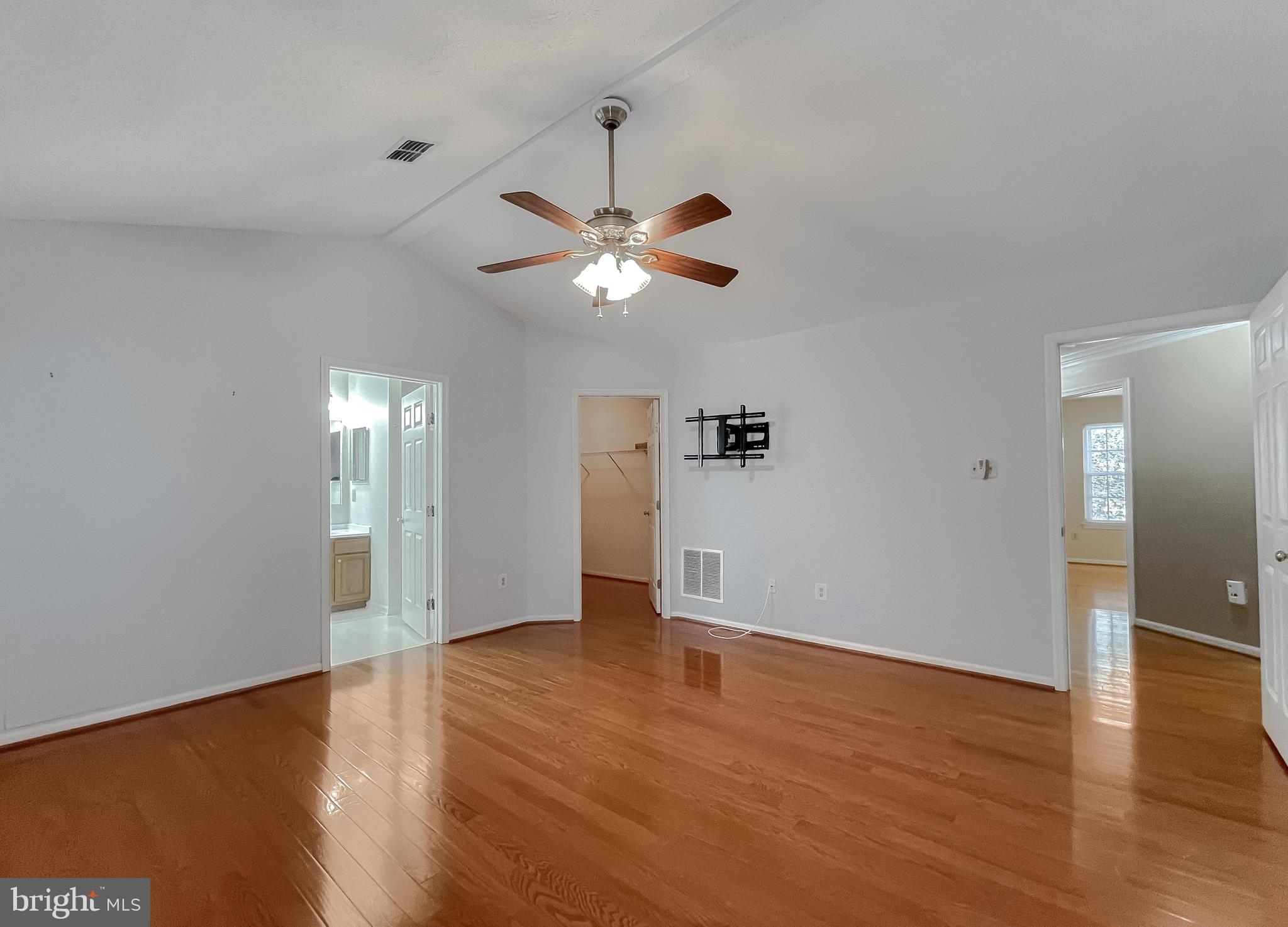 2464 KENBROOK COURT