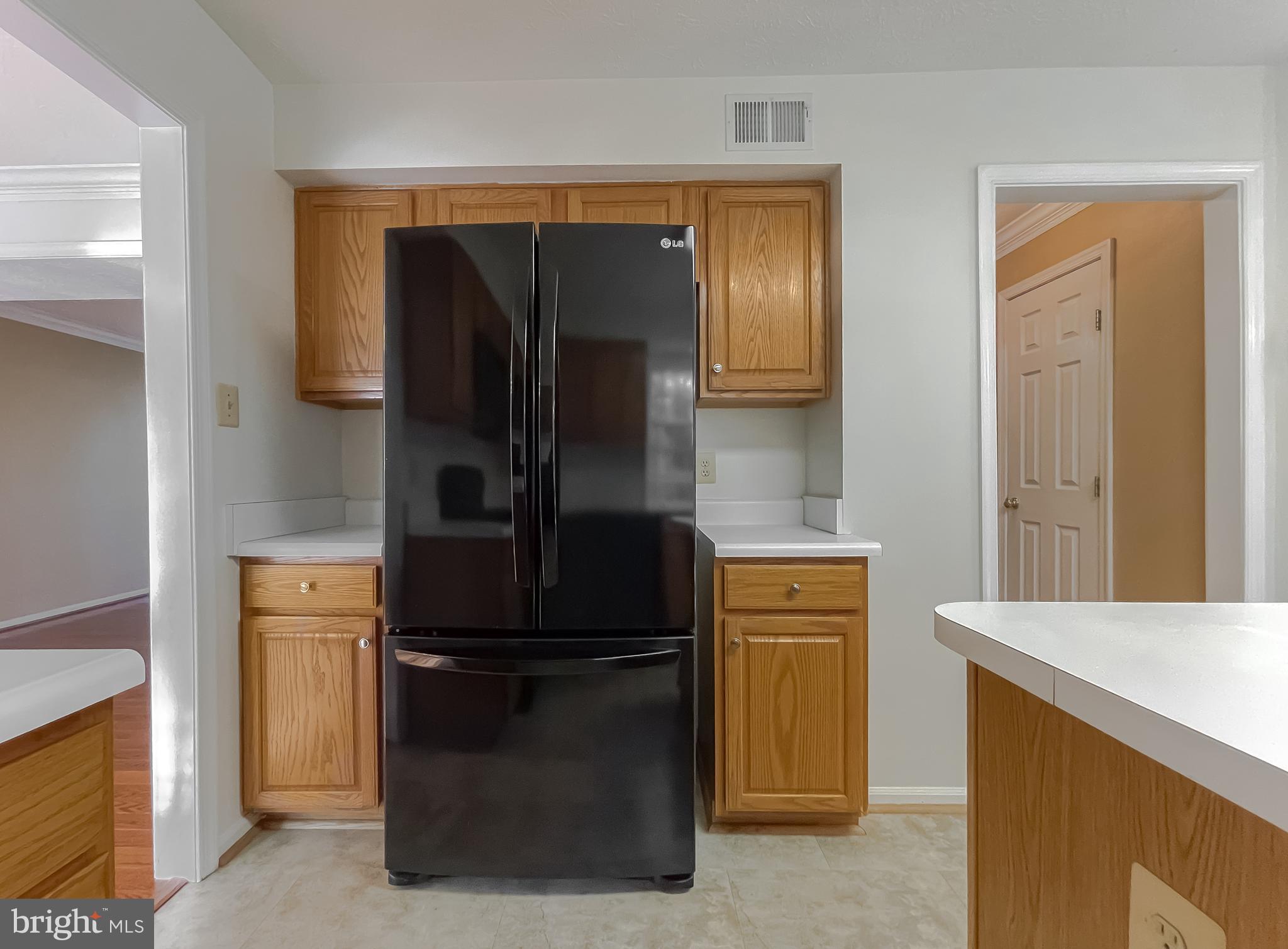 2464 KENBROOK COURT