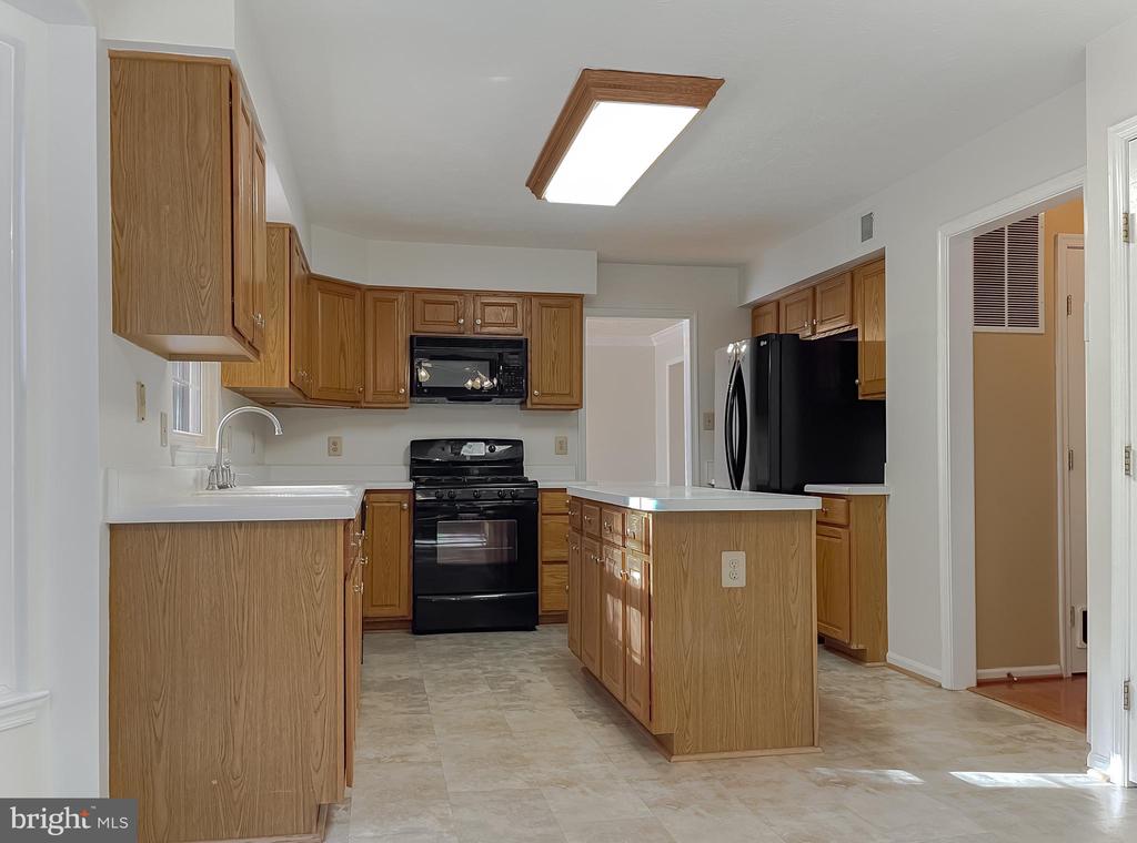2464 KENBROOK COURT