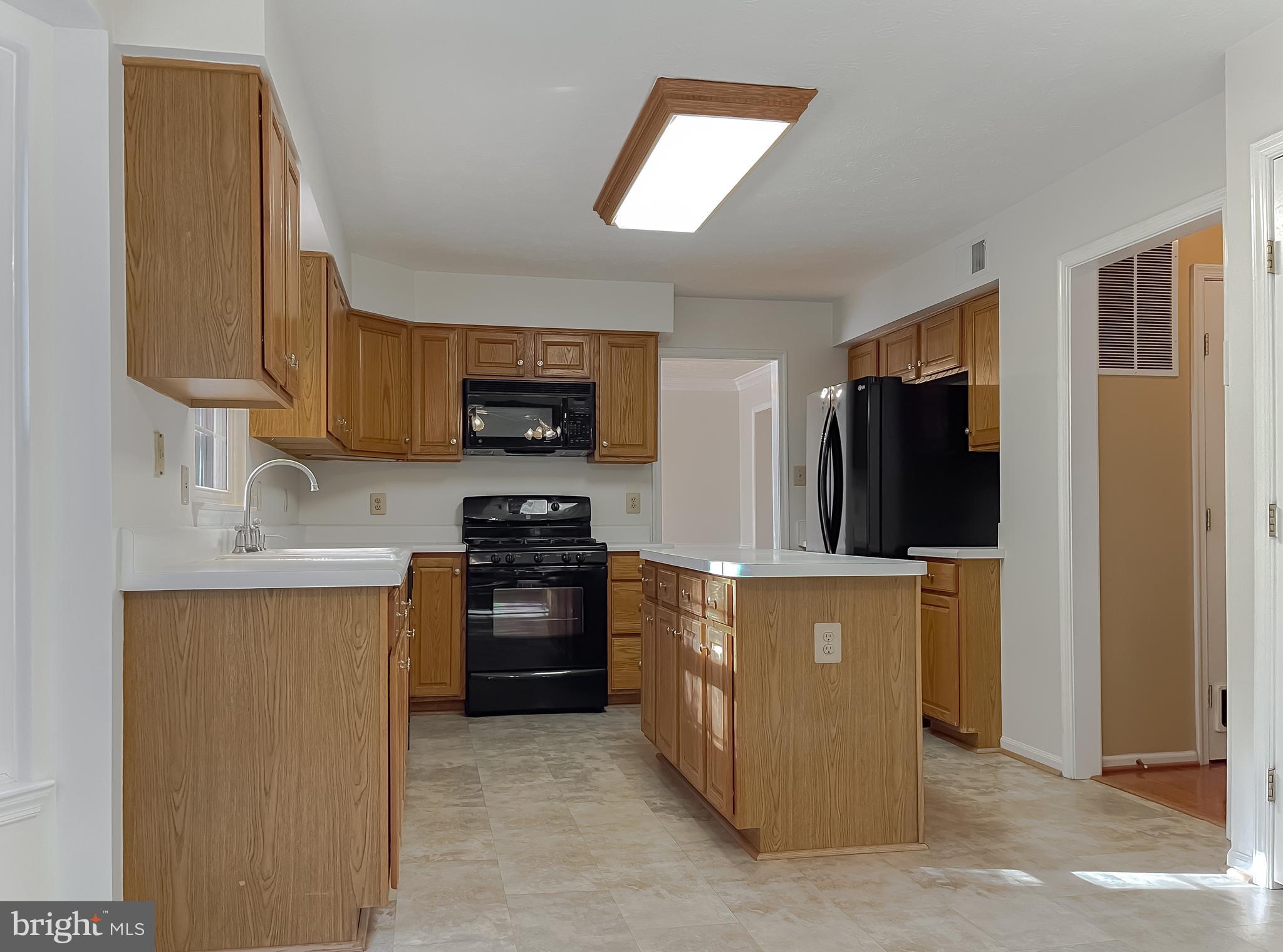 2464 KENBROOK COURT