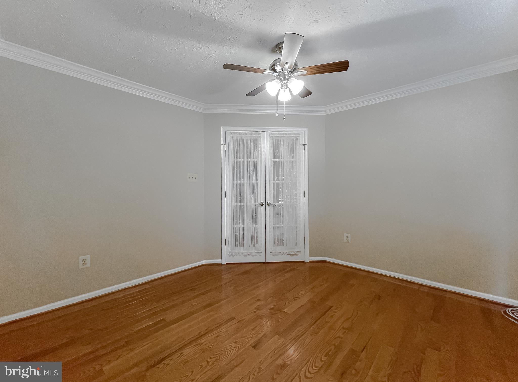 2464 KENBROOK COURT