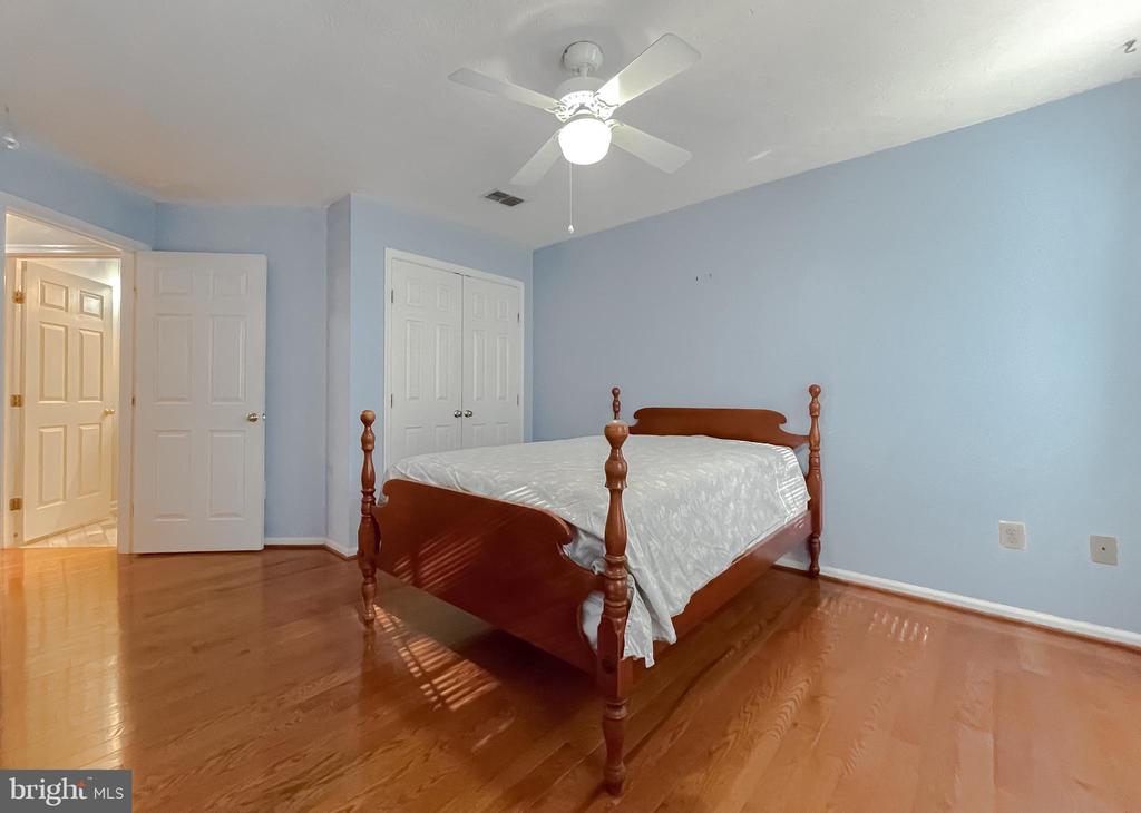 2464 KENBROOK COURT