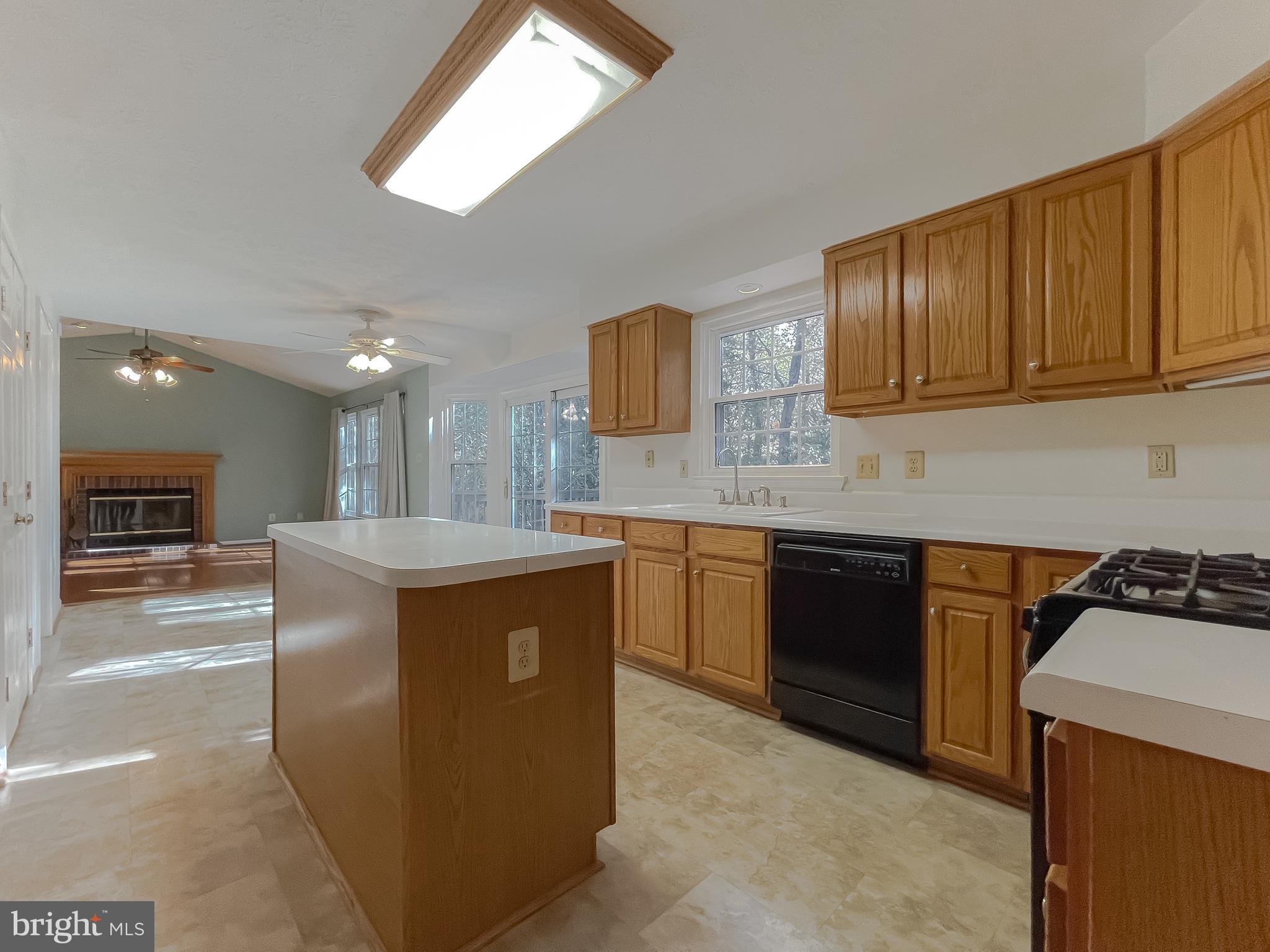 2464 KENBROOK COURT