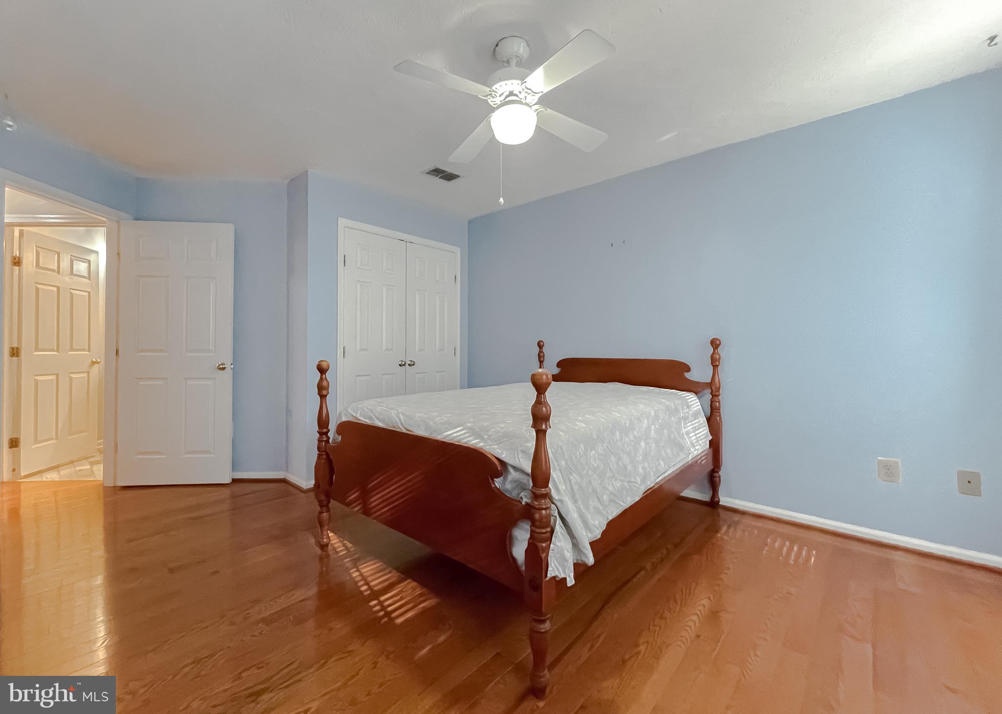 2464 KENBROOK COURT