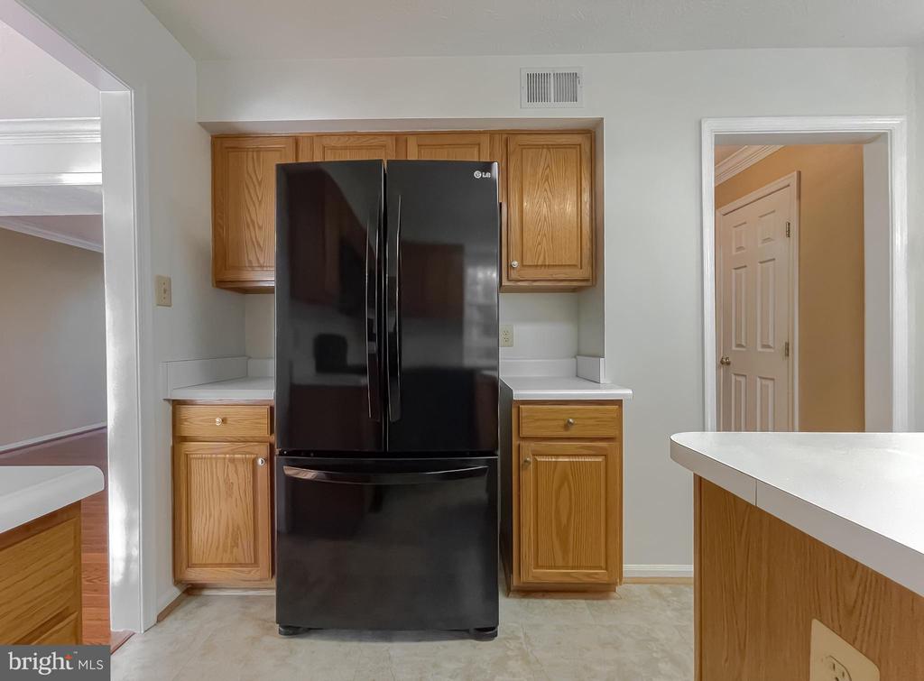 2464 KENBROOK COURT
