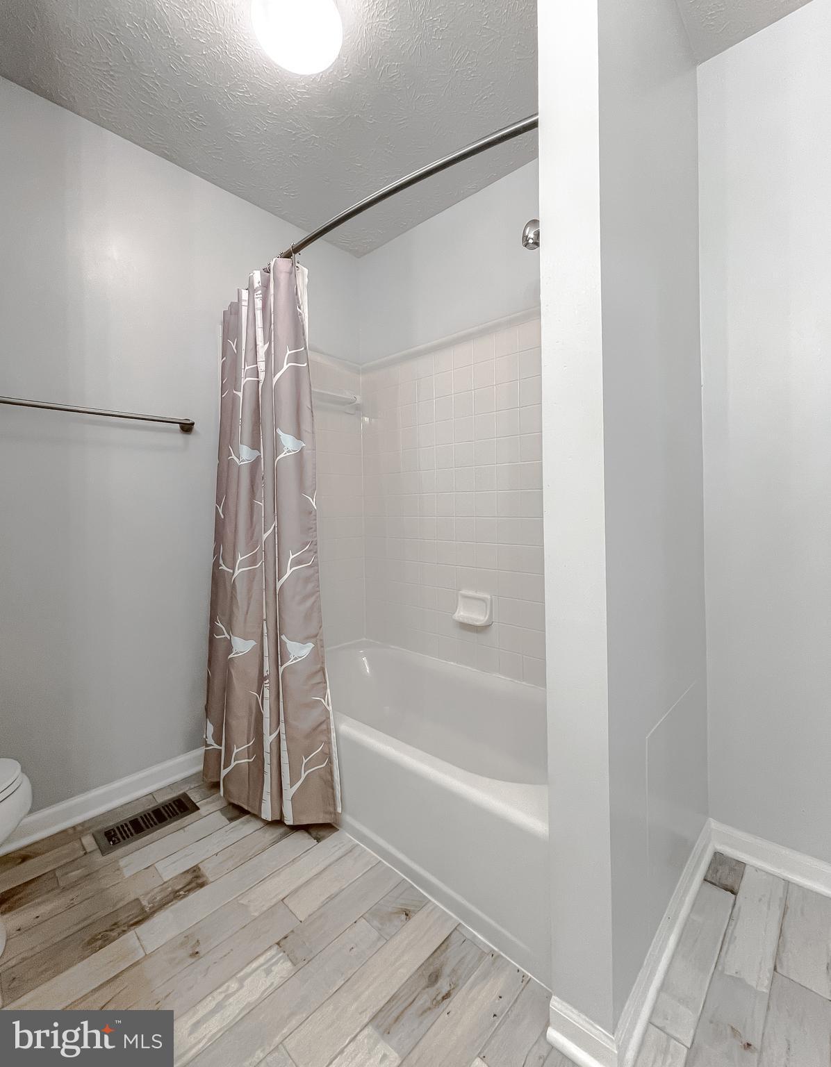 2464 KENBROOK COURT