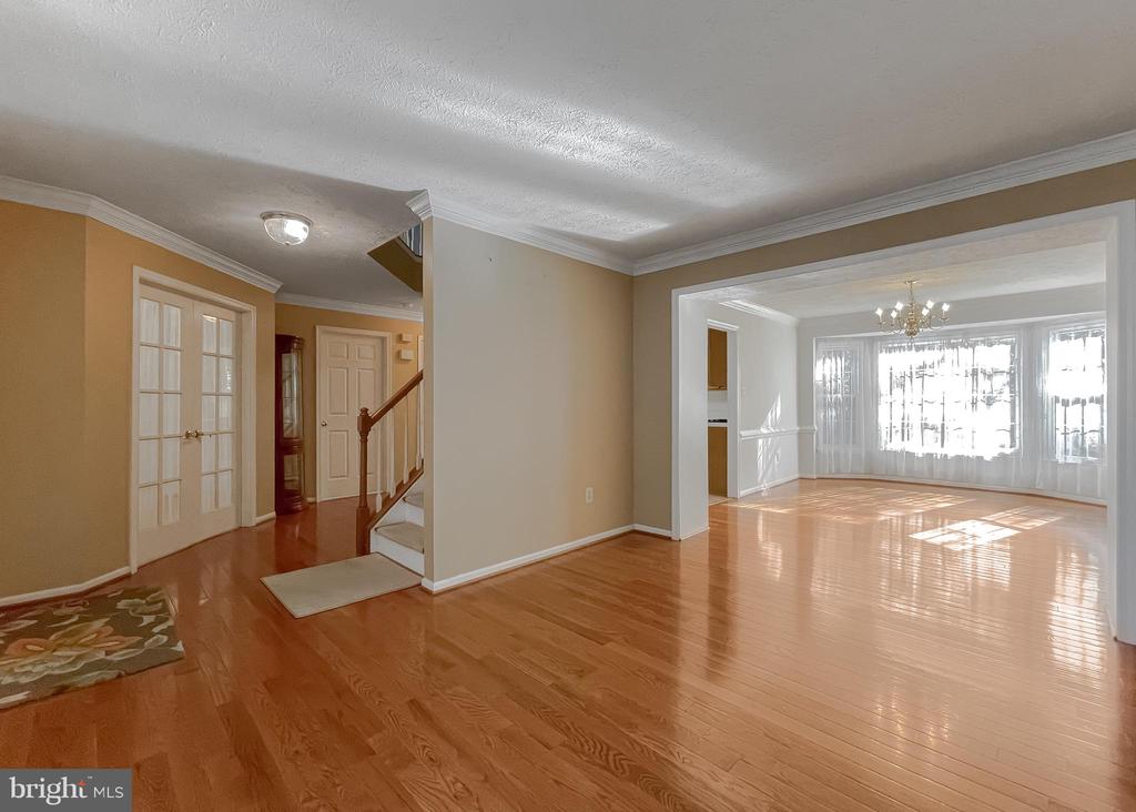 2464 KENBROOK COURT