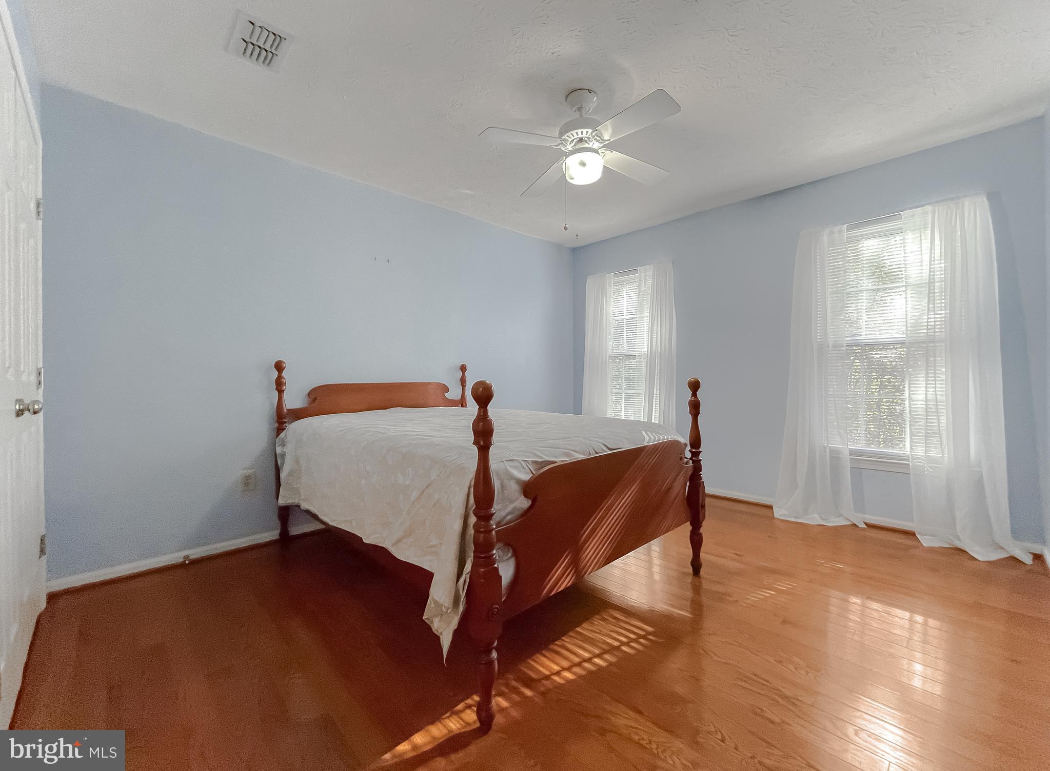 2464 KENBROOK COURT
