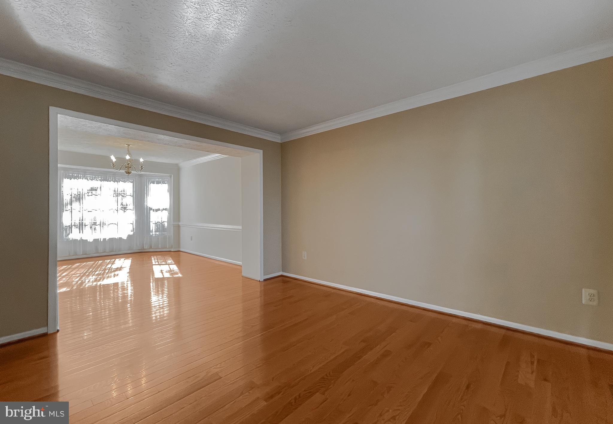 2464 KENBROOK COURT