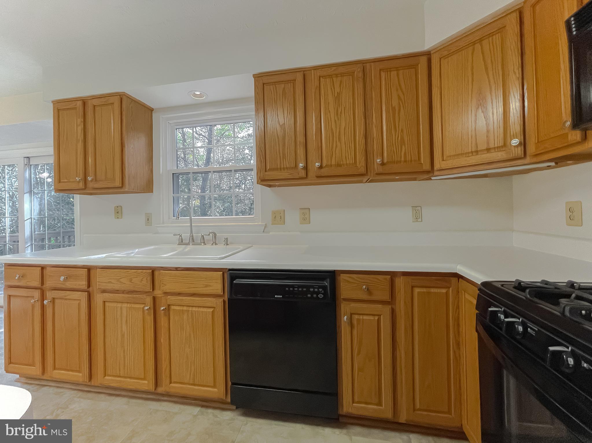 2464 KENBROOK COURT