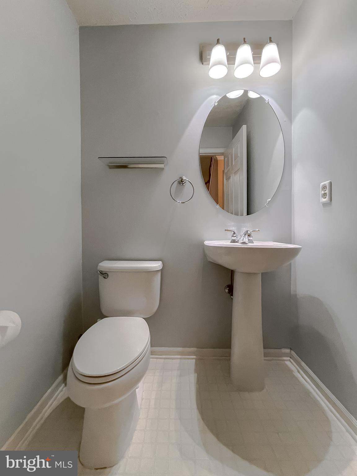 2464 KENBROOK COURT