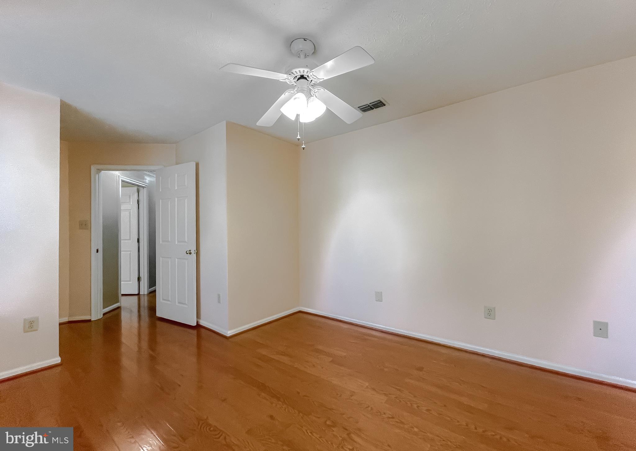 2464 KENBROOK COURT