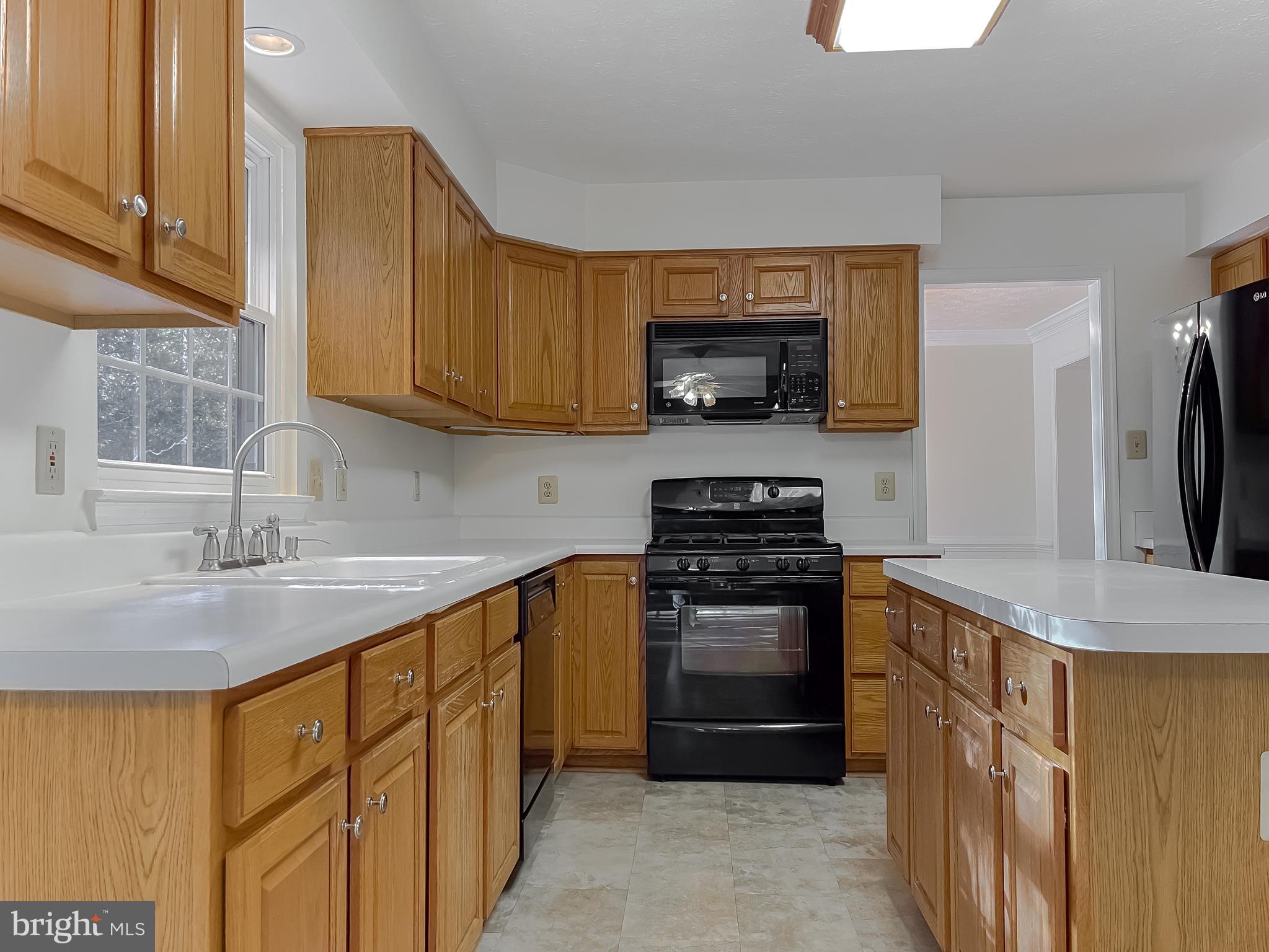 2464 KENBROOK COURT