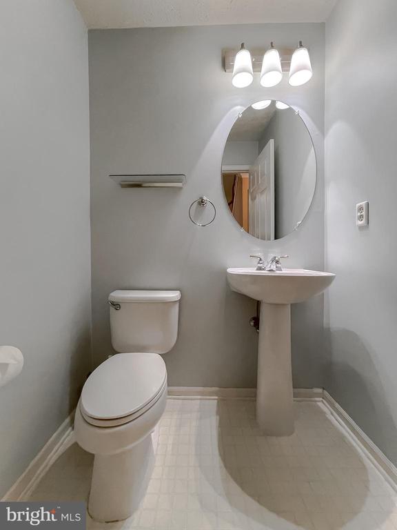 2464 KENBROOK COURT