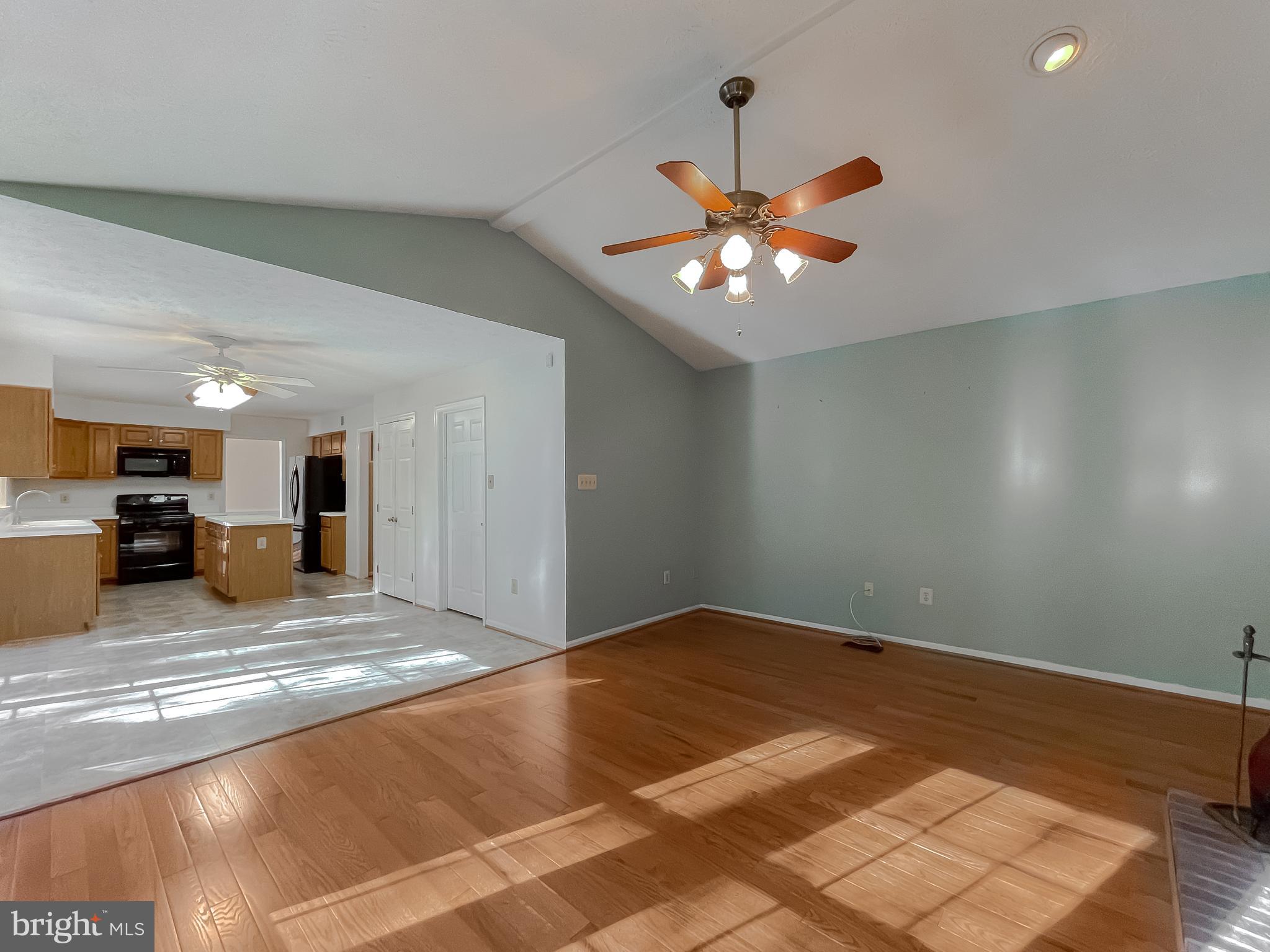 2464 KENBROOK COURT