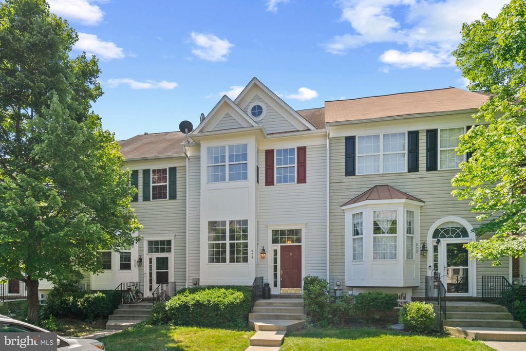 924 MOSBY DRIVE