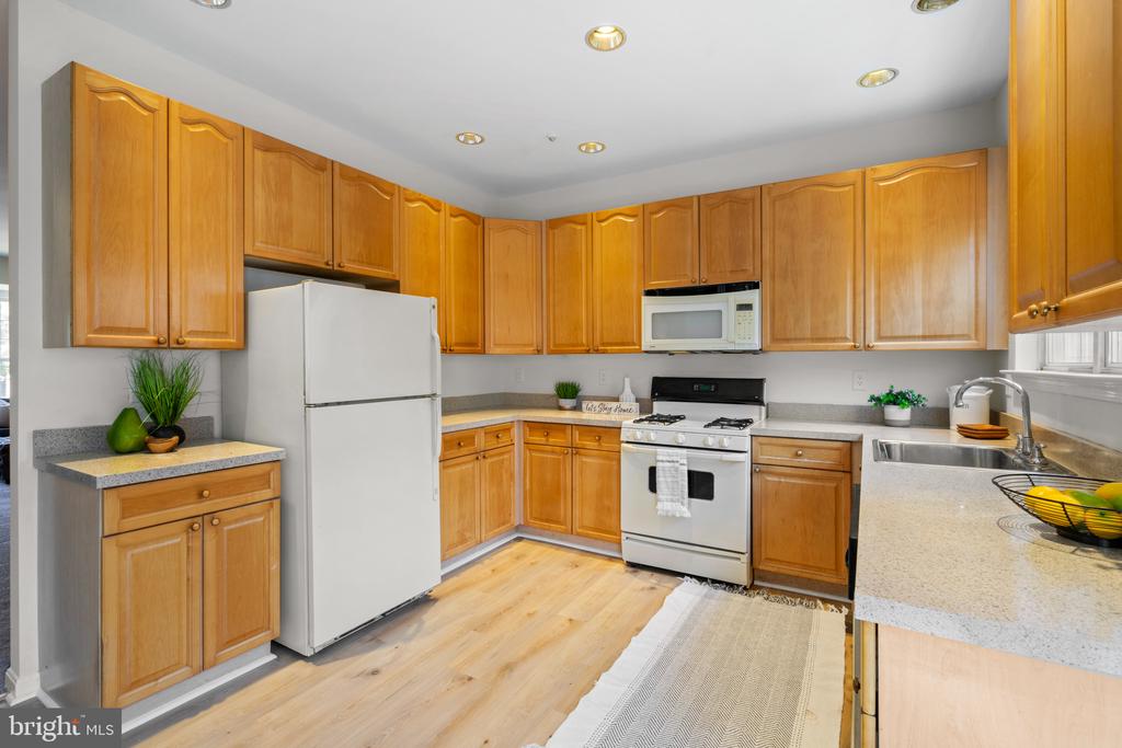 924 MOSBY DRIVE