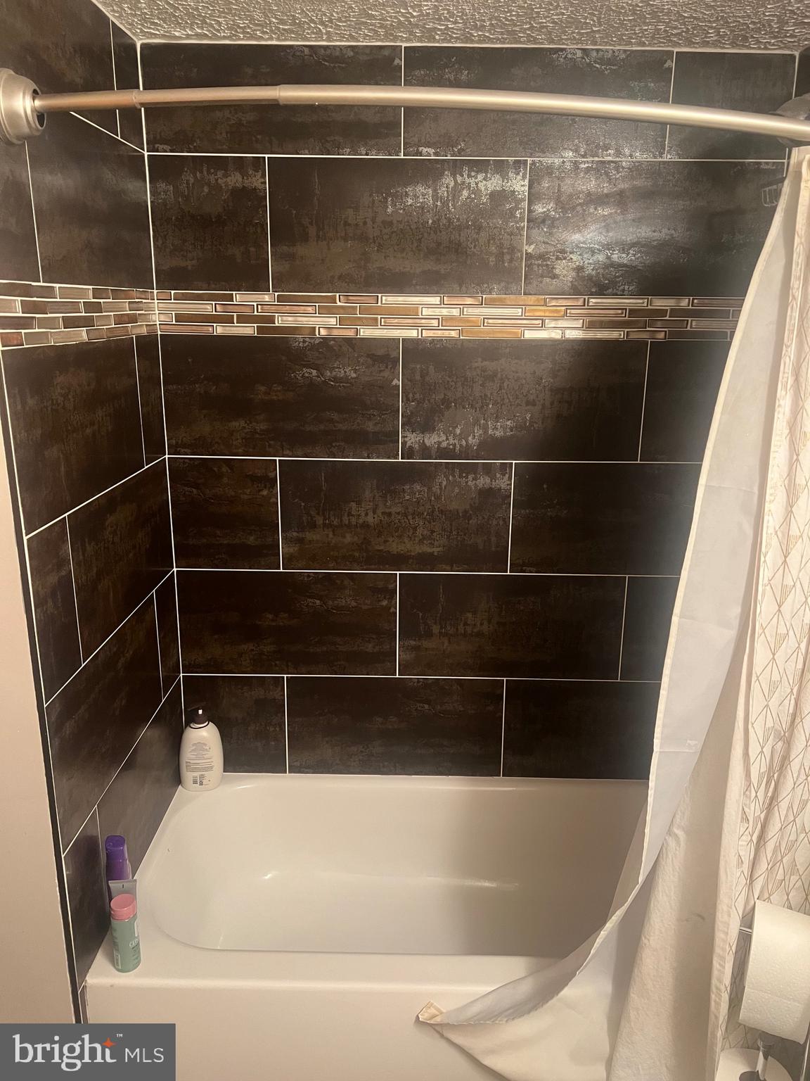 5813 DRAWBRIDGE COURT
