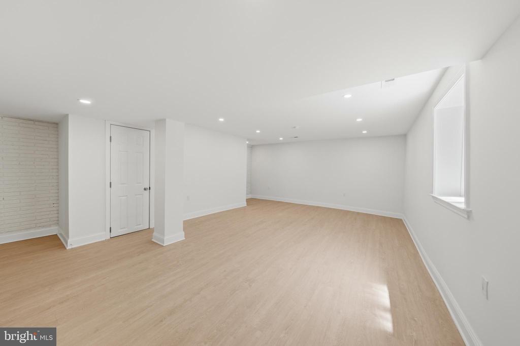505 CARROLLTON DRIVE Unit: 17