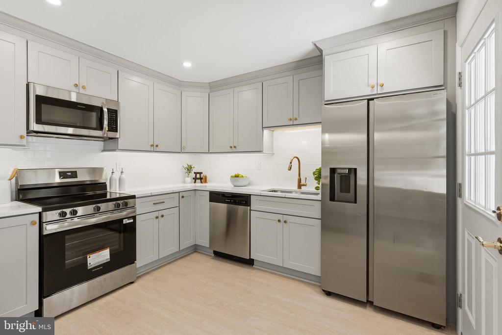 505 CARROLLTON DRIVE Unit: 17