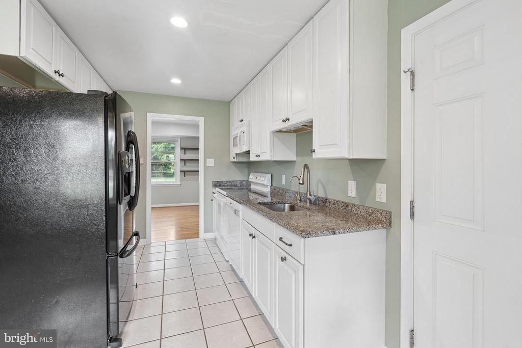 8109 BROADVIEW DRIVE