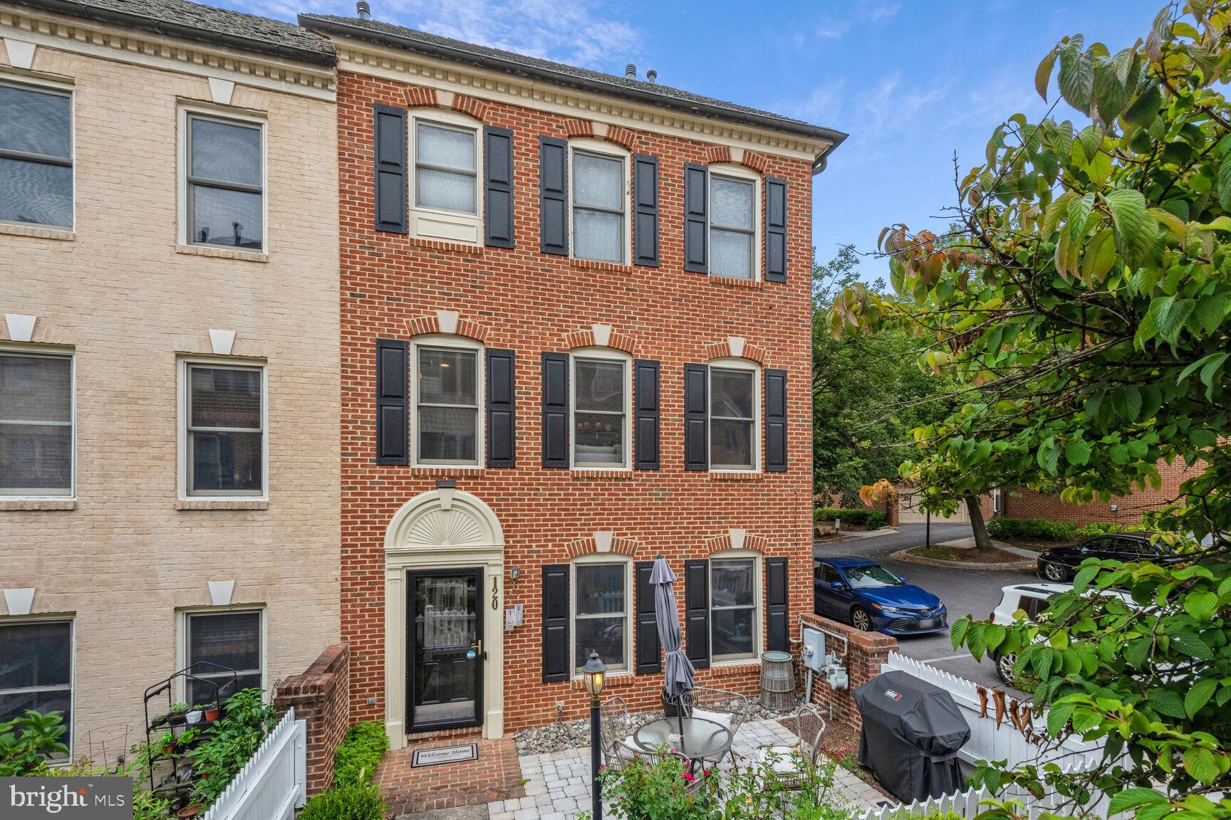 120 RIDGEPOINT PLACE