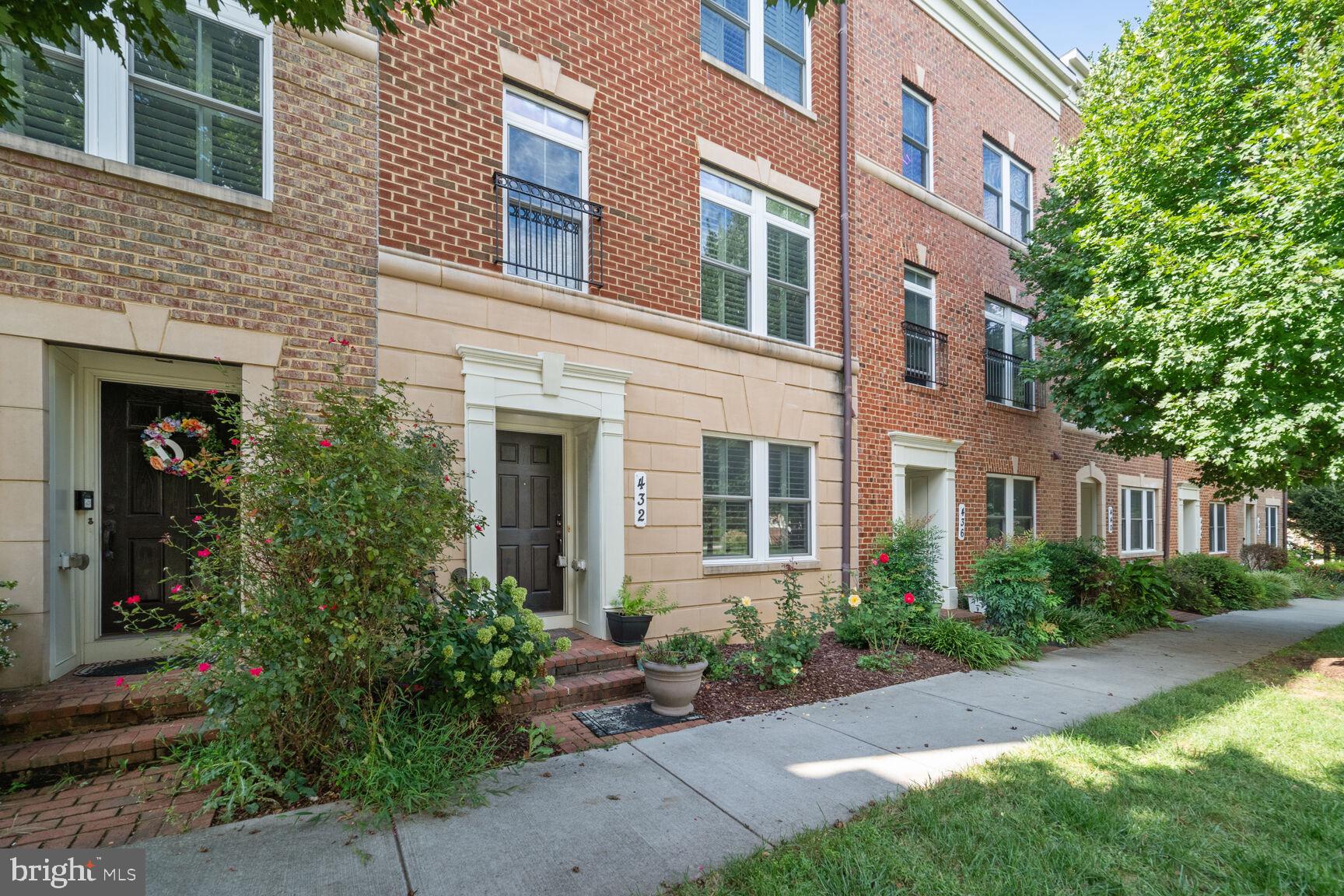 432 GRAND STREET