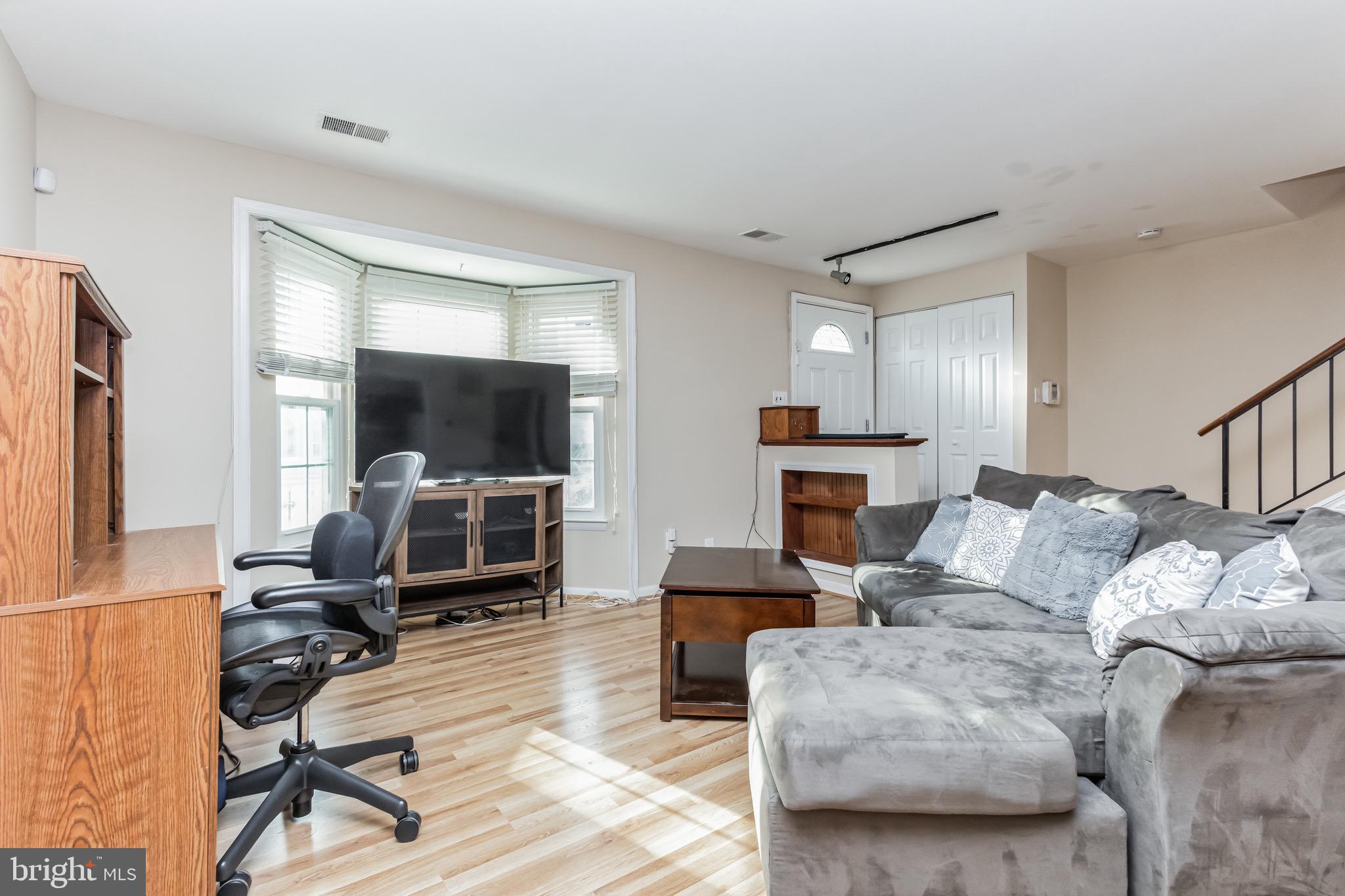 36 APPLEDOWRE COURT 56