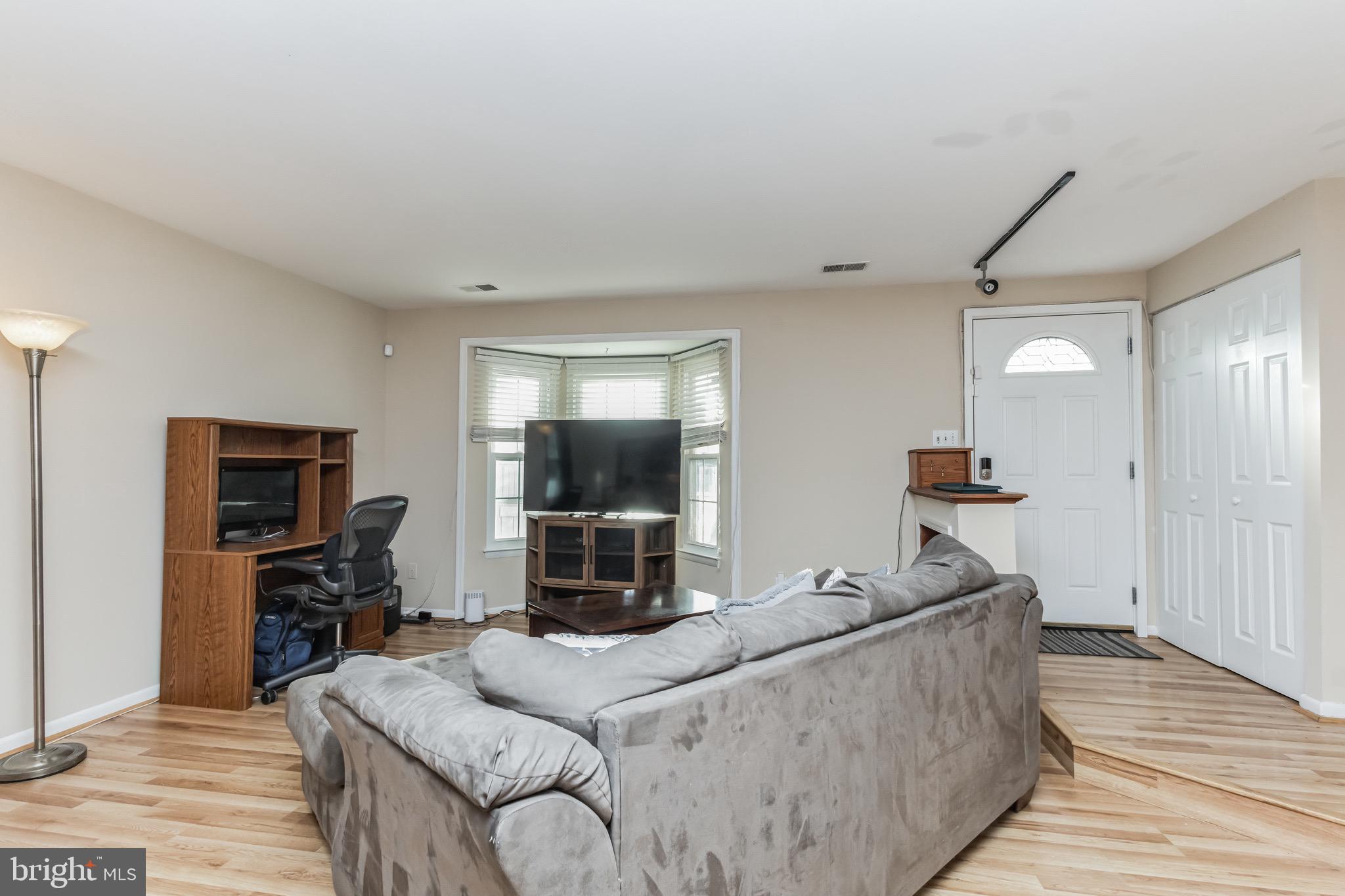 36 APPLEDOWRE COURT 56