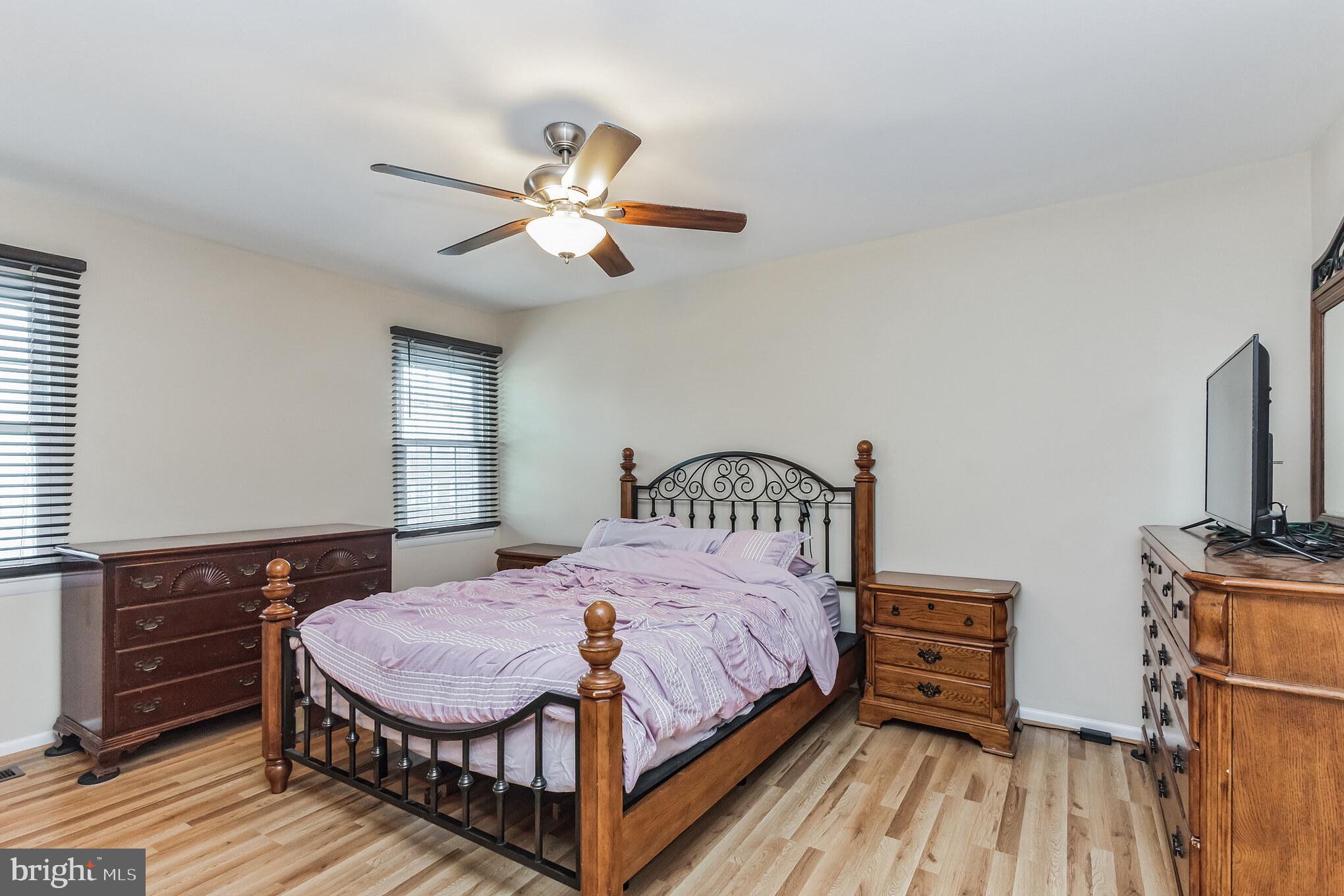 36 APPLEDOWRE COURT 56